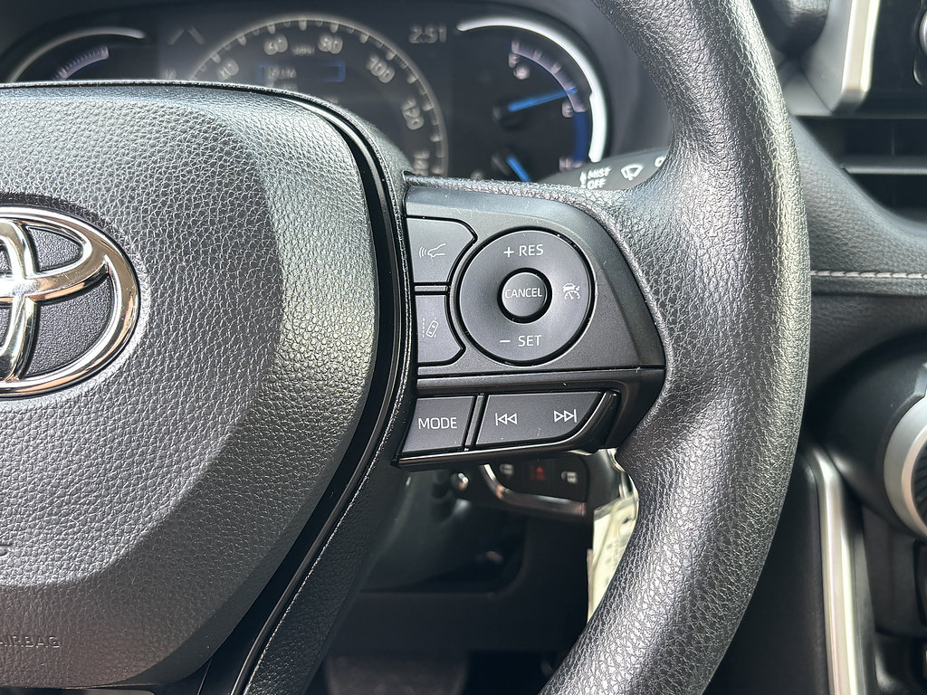 Certified 2025 Toyota RAV4 LE AWD/4WD image 18
