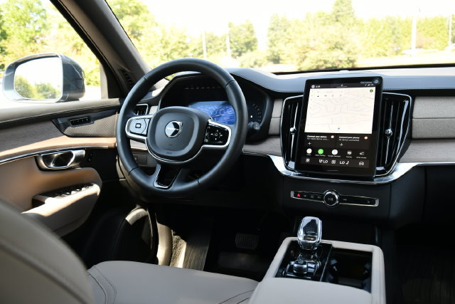 New 2026 Volvo XC90 B6 Plus w/ Protection Package Premier AWD/4WD image 18