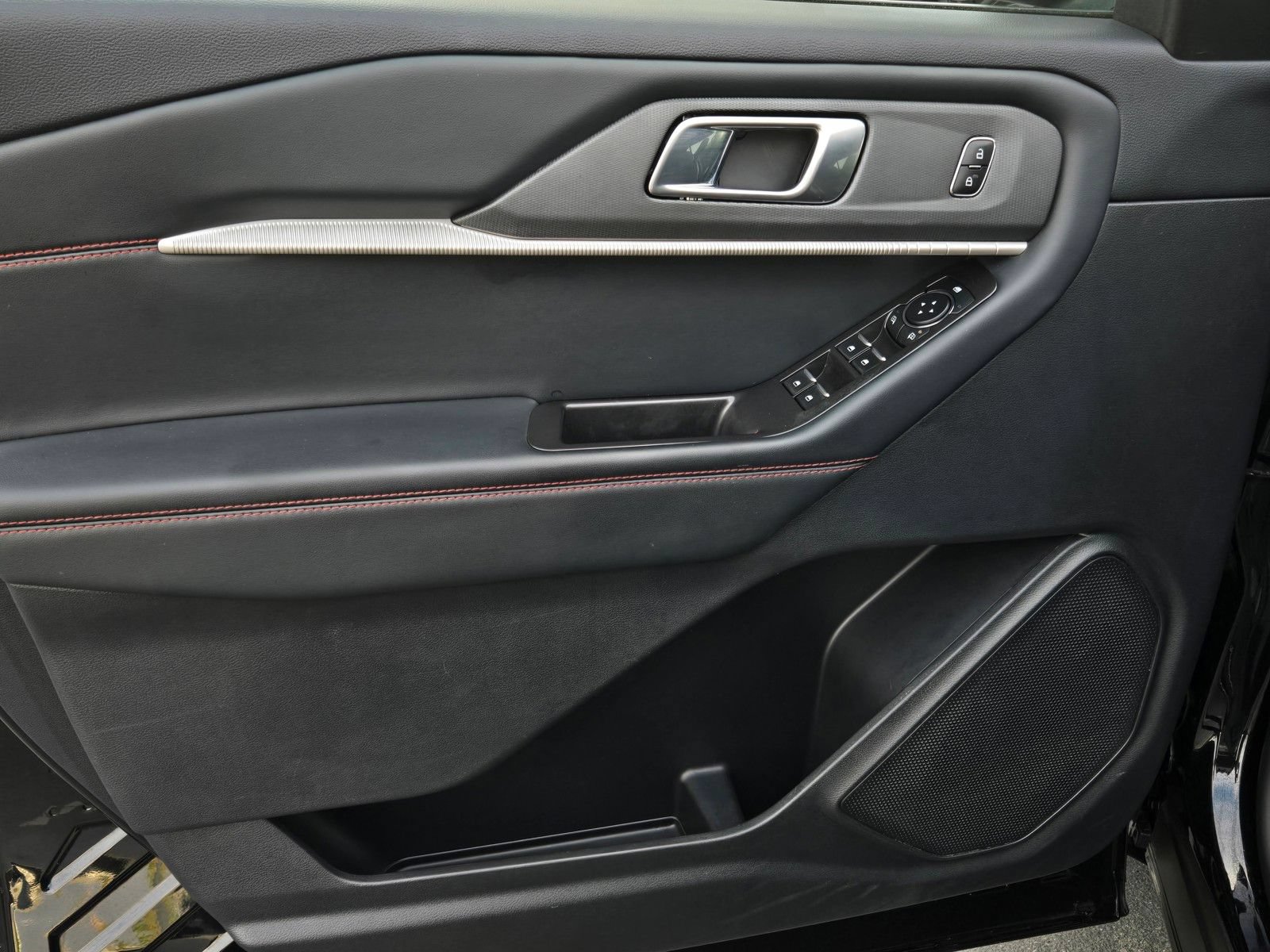 Used 2025 Ford Explorer ST-Line AWD/4WD image 9