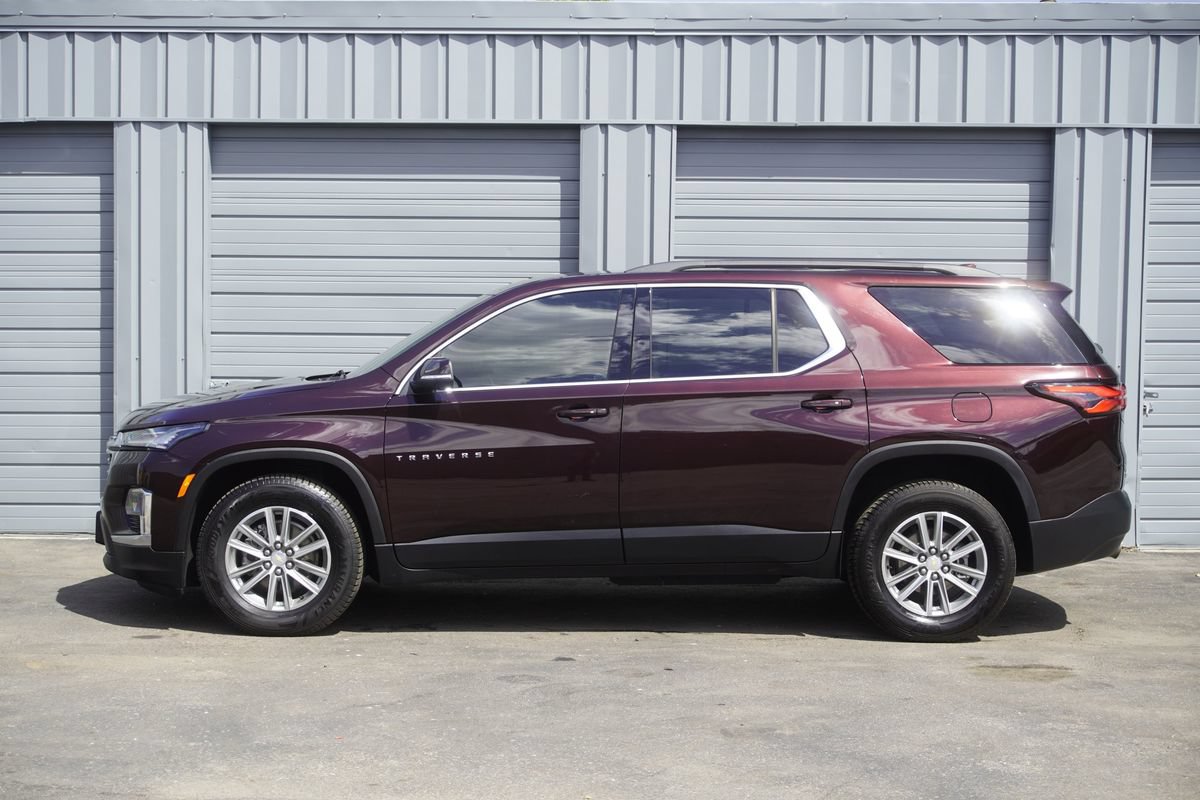 Used 2023 Chevrolet Traverse LT w/ Rear Camera Mirror Package AWD/4WD image 2