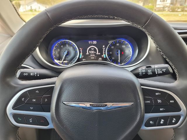 Used 2024 Chrysler Pacifica Touring-L image 21
