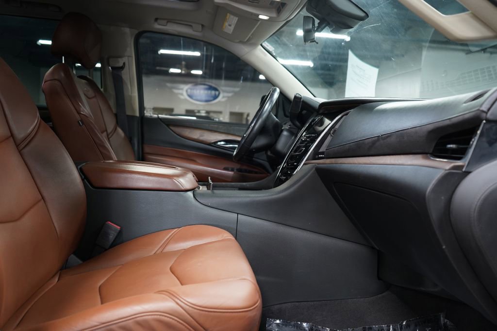 Used 2020 Cadillac Escalade Premium Luxury RWD image 25