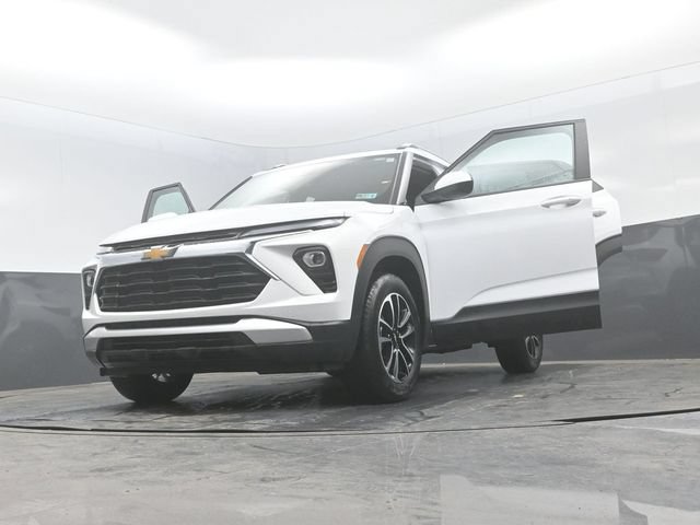 Used 2025 Chevrolet TrailBlazer LT AWD/4WD image 30