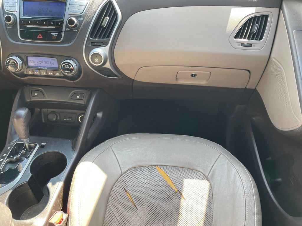 Used 2011 Hyundai Tucson Limited FWD image 21