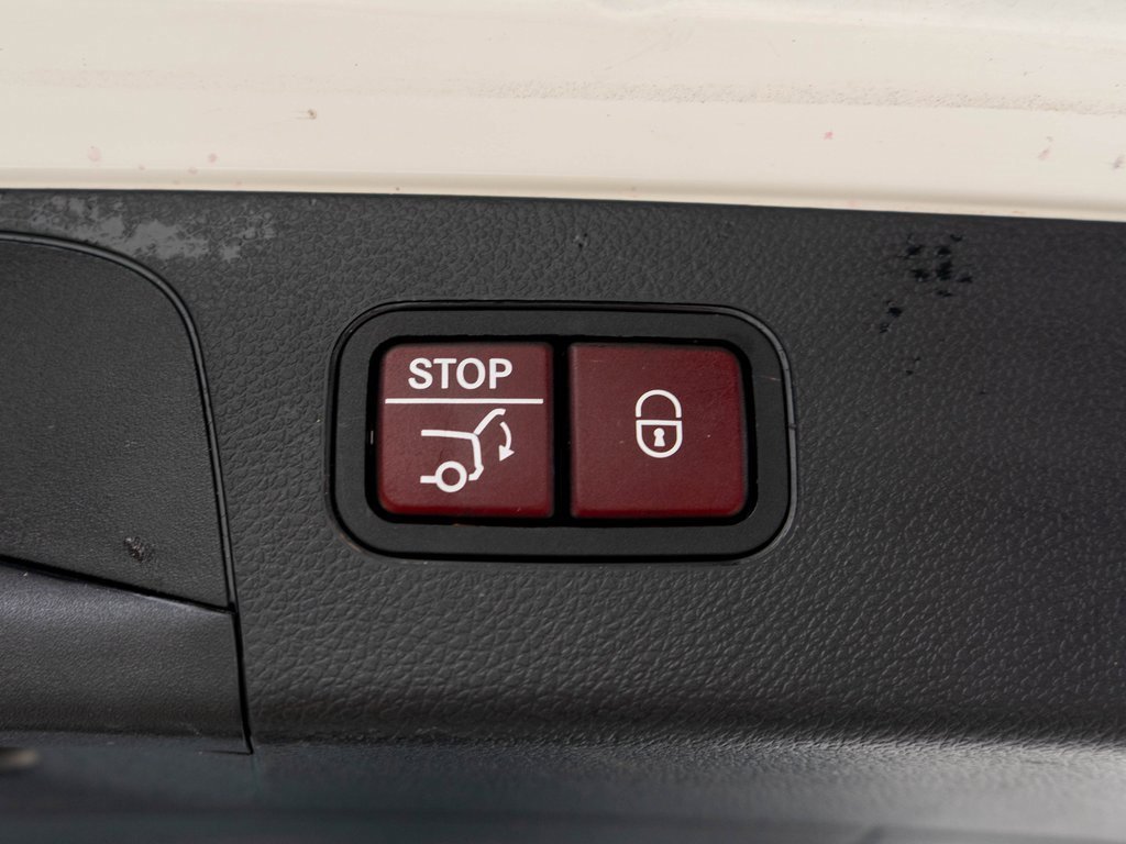 Used 2017 Mercedes-Benz GLC 300 4MATIC image 34