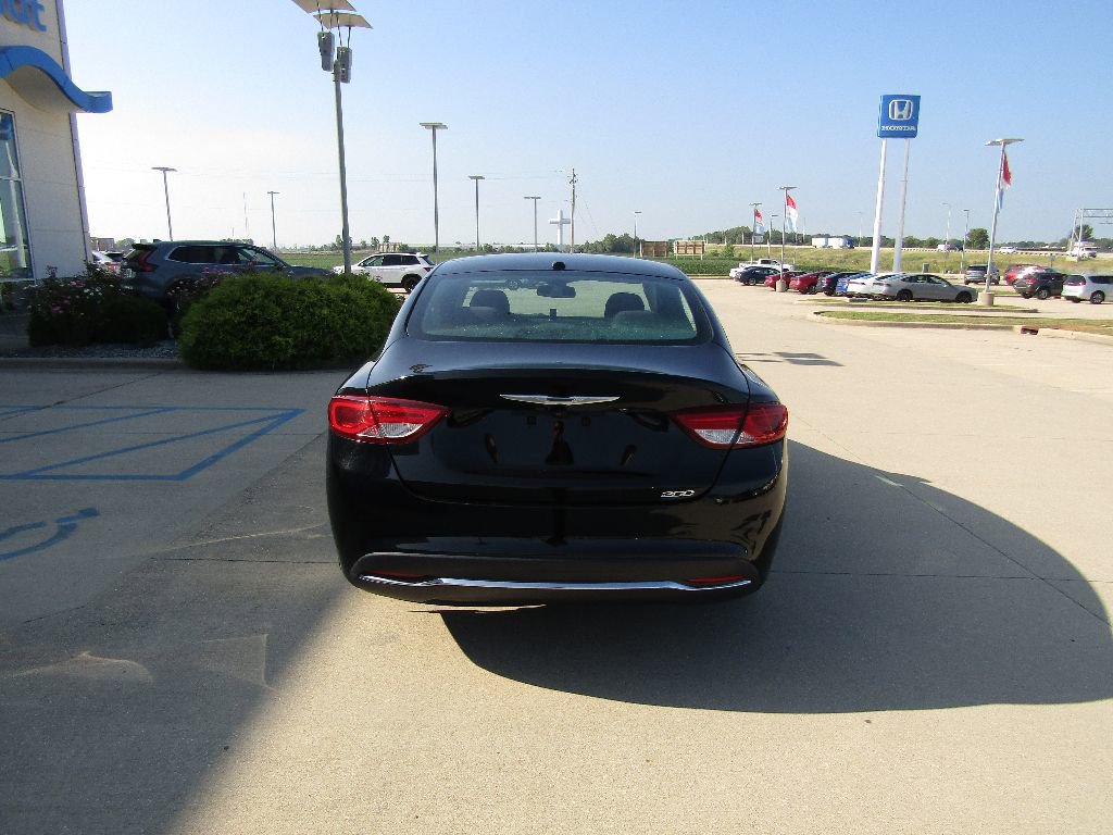 Used 2015 Chrysler 200 Limited w/ Convenience Group FWD image 6