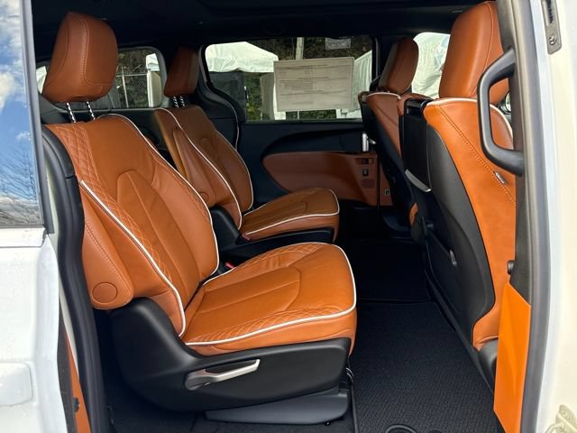 New 2026 Chrysler Pacifica Pinnacle AWD/4WD image 10