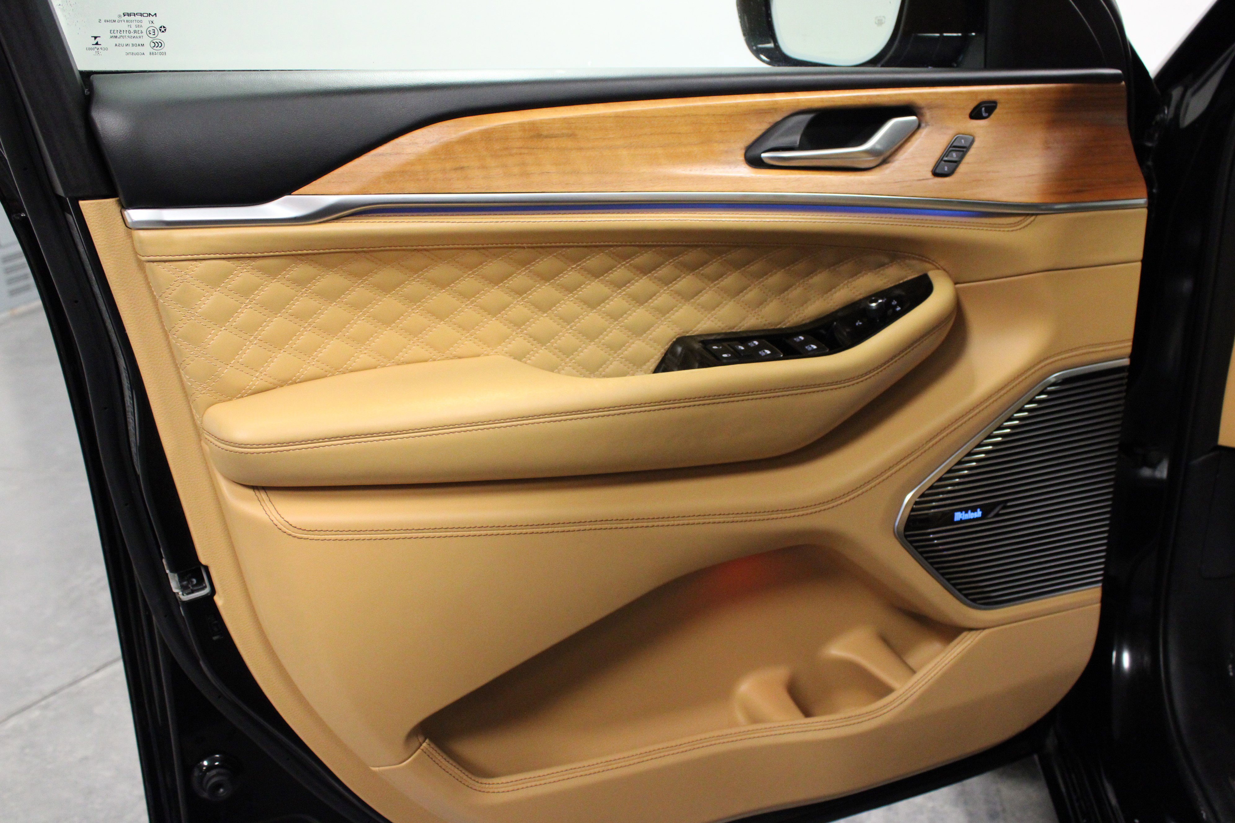 Used 2021 Jeep Grand Cherokee L Summit image 11