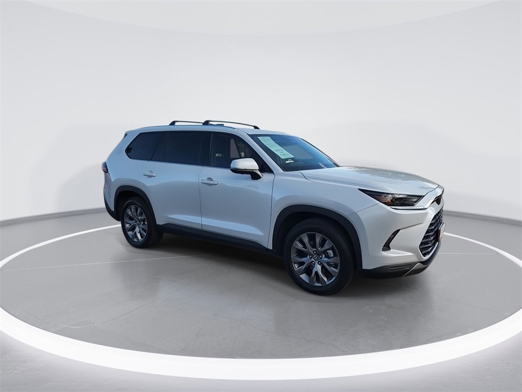 Used 2025 Toyota Grand Highlander AWD image 2