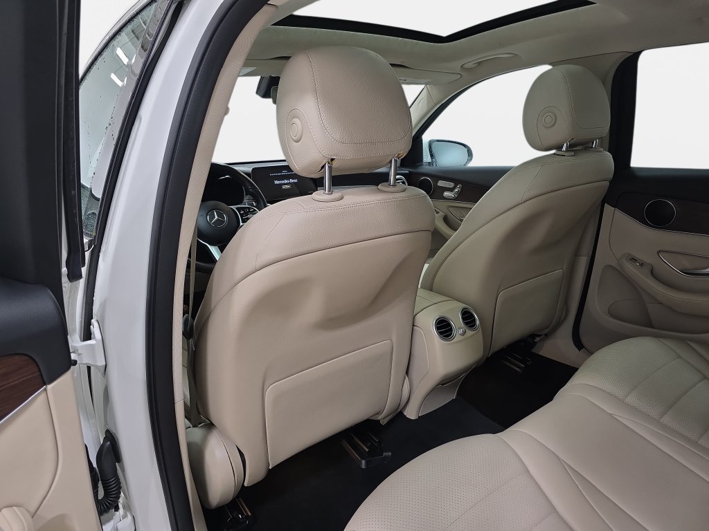Used 2022 Mercedes-Benz GLC 300 4MATIC image 12