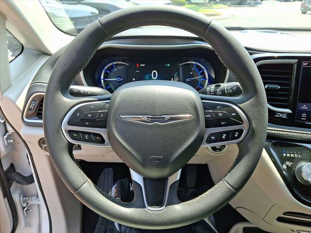 Certified 2022 Chrysler Pacifica Touring-L FWD image 19