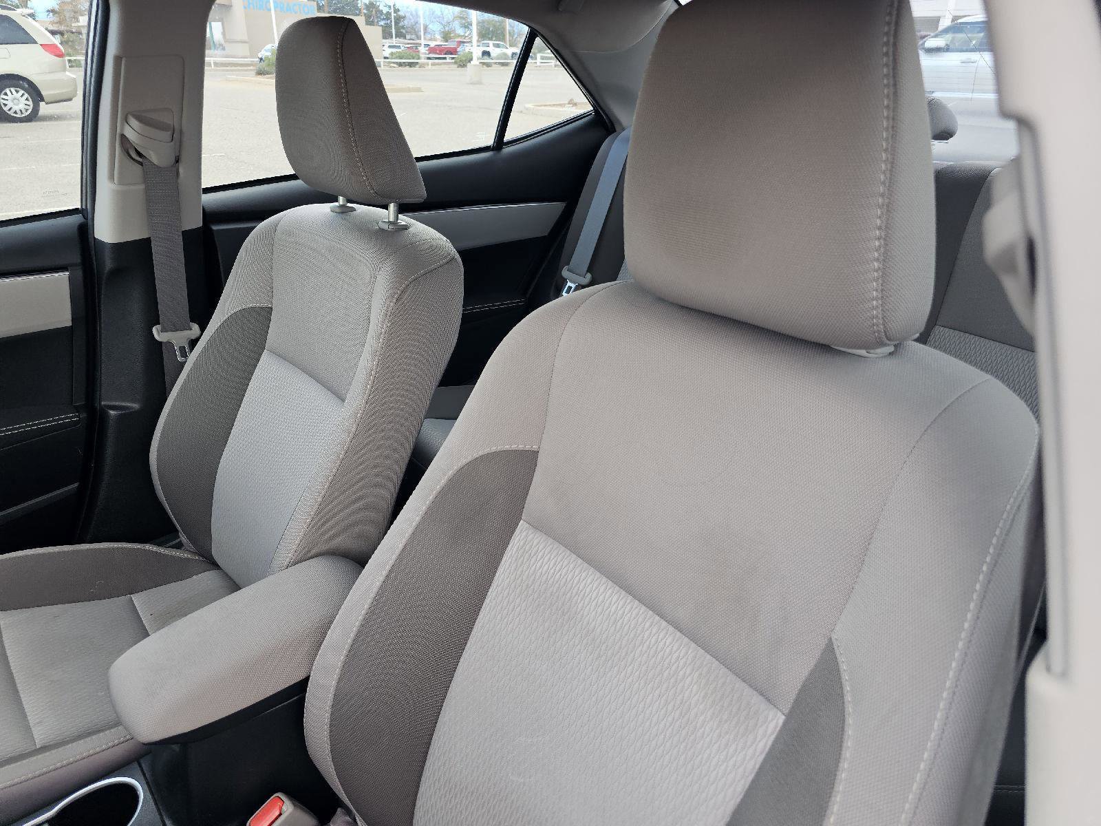 Used 2018 Toyota Corolla LE image 19