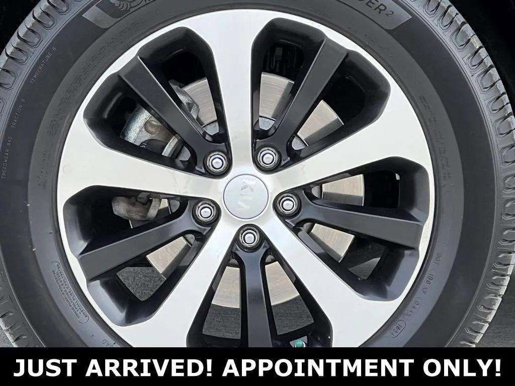 Used 2017 Kia Sorento EX image 40
