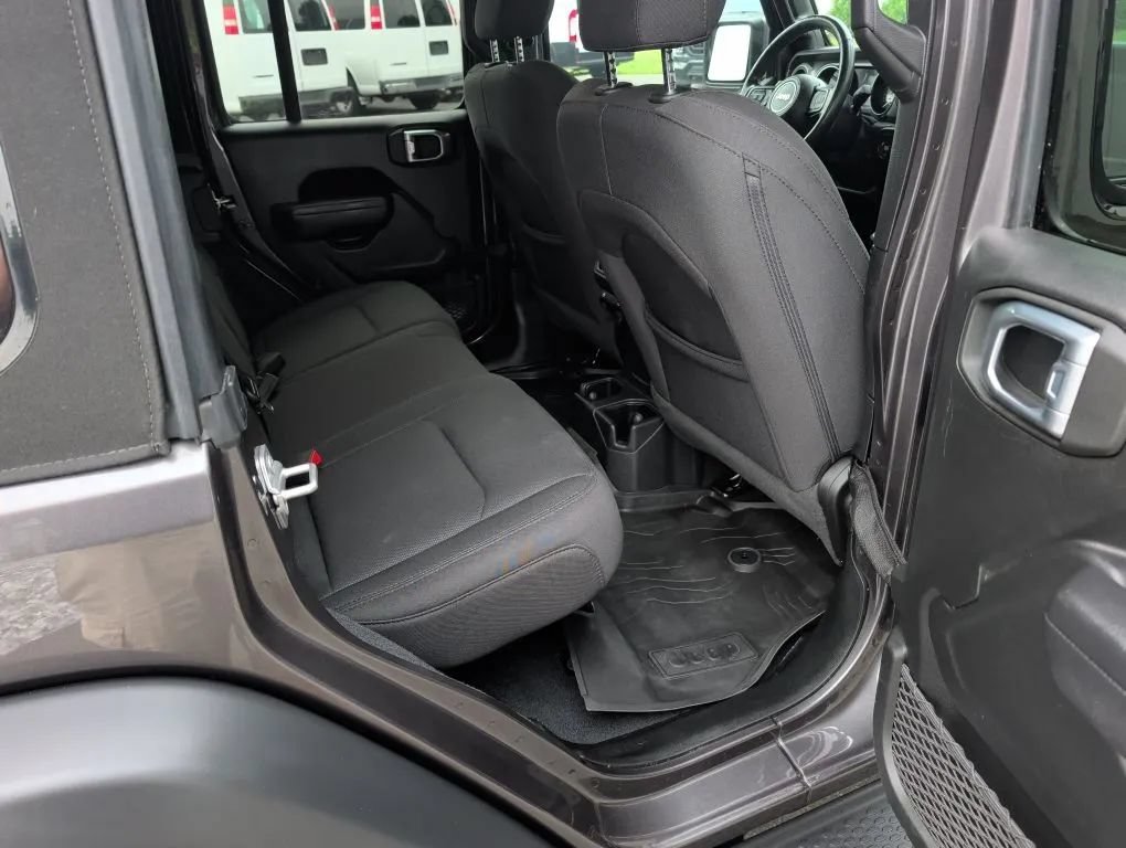 Used 2022 Jeep Wrangler Unlimited Sport AWD/4WD image 28