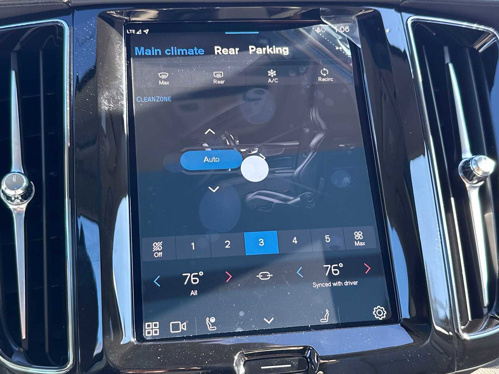 Used 2025 Volvo XC60 B5 Ultra w/ Protection Package Premier image 28