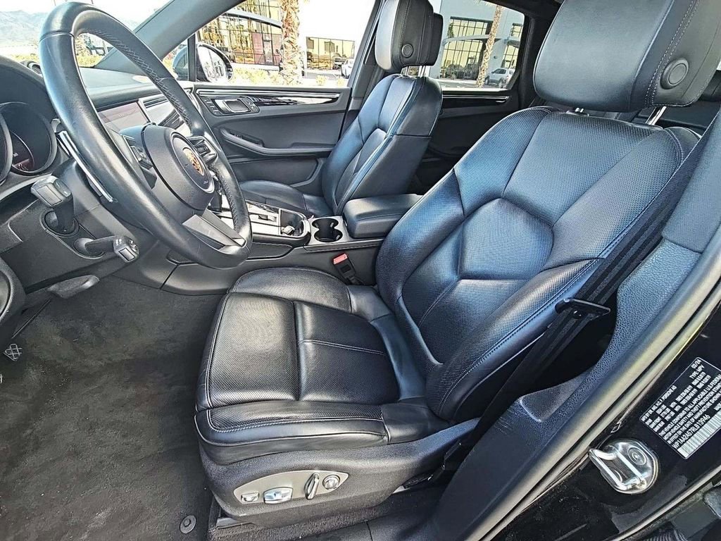 Used 2024 Porsche Macan image 3