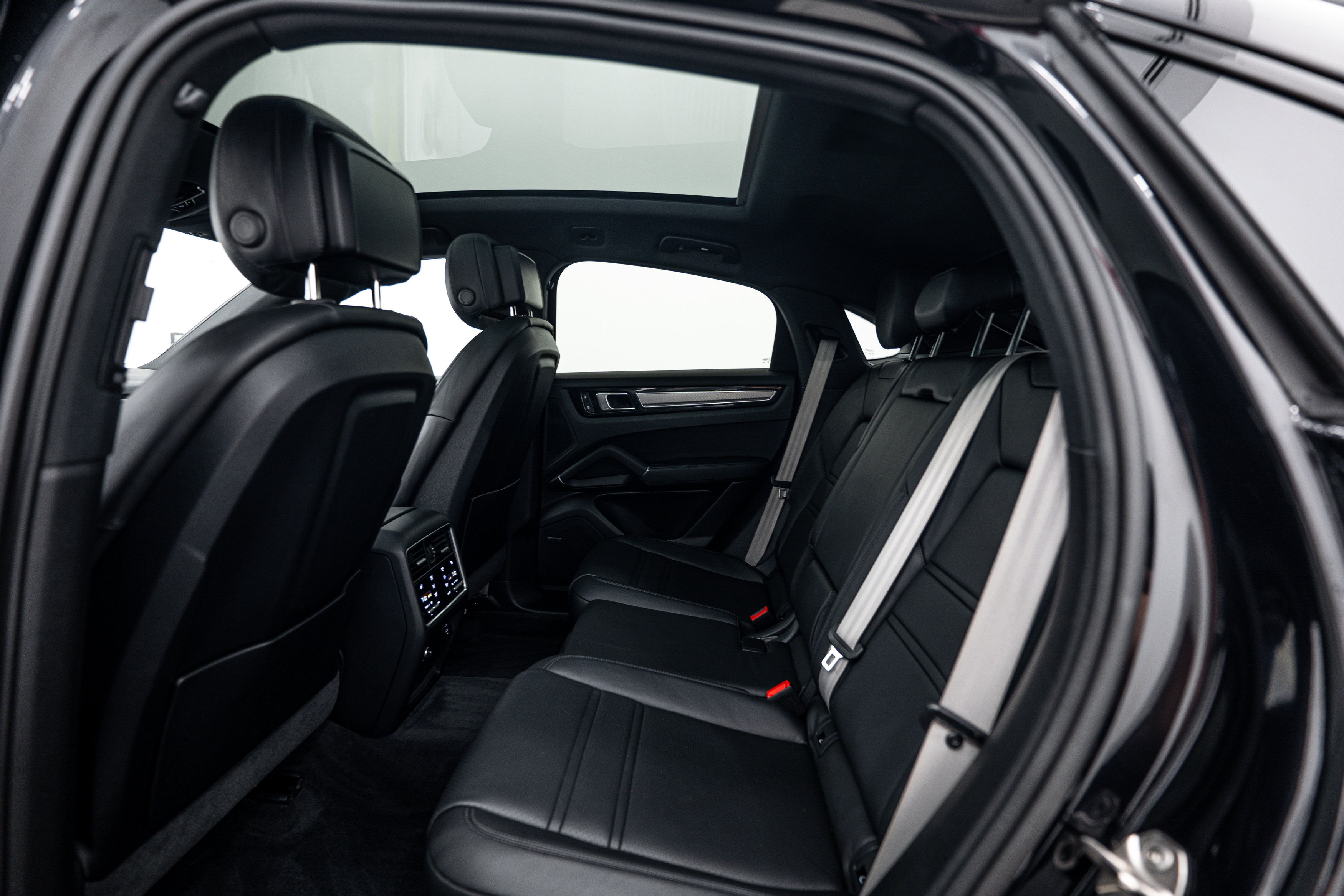 Certified 2022 Porsche Cayenne Platinum Edition AWD/4WD image 22