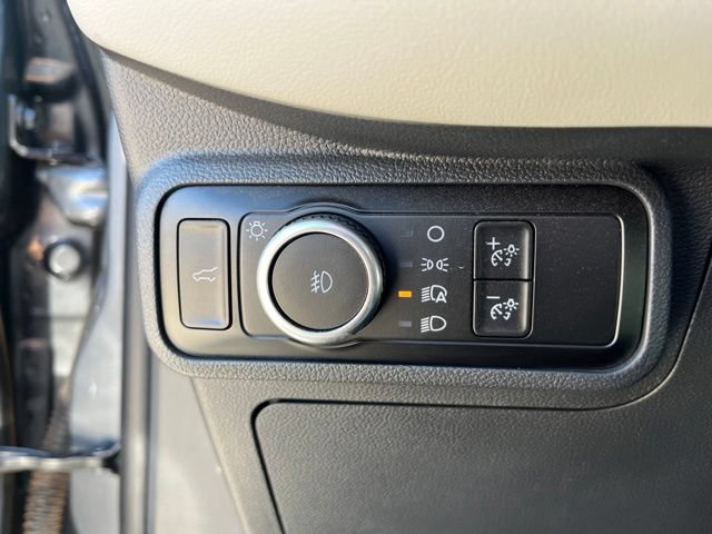 Used 2025 Ford Explorer Active w/ Active Comfort Package RWD image 18