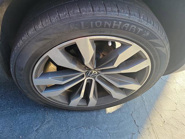 Used 2021 Volkswagen Atlas Cross Sport SEL R-Line image 5