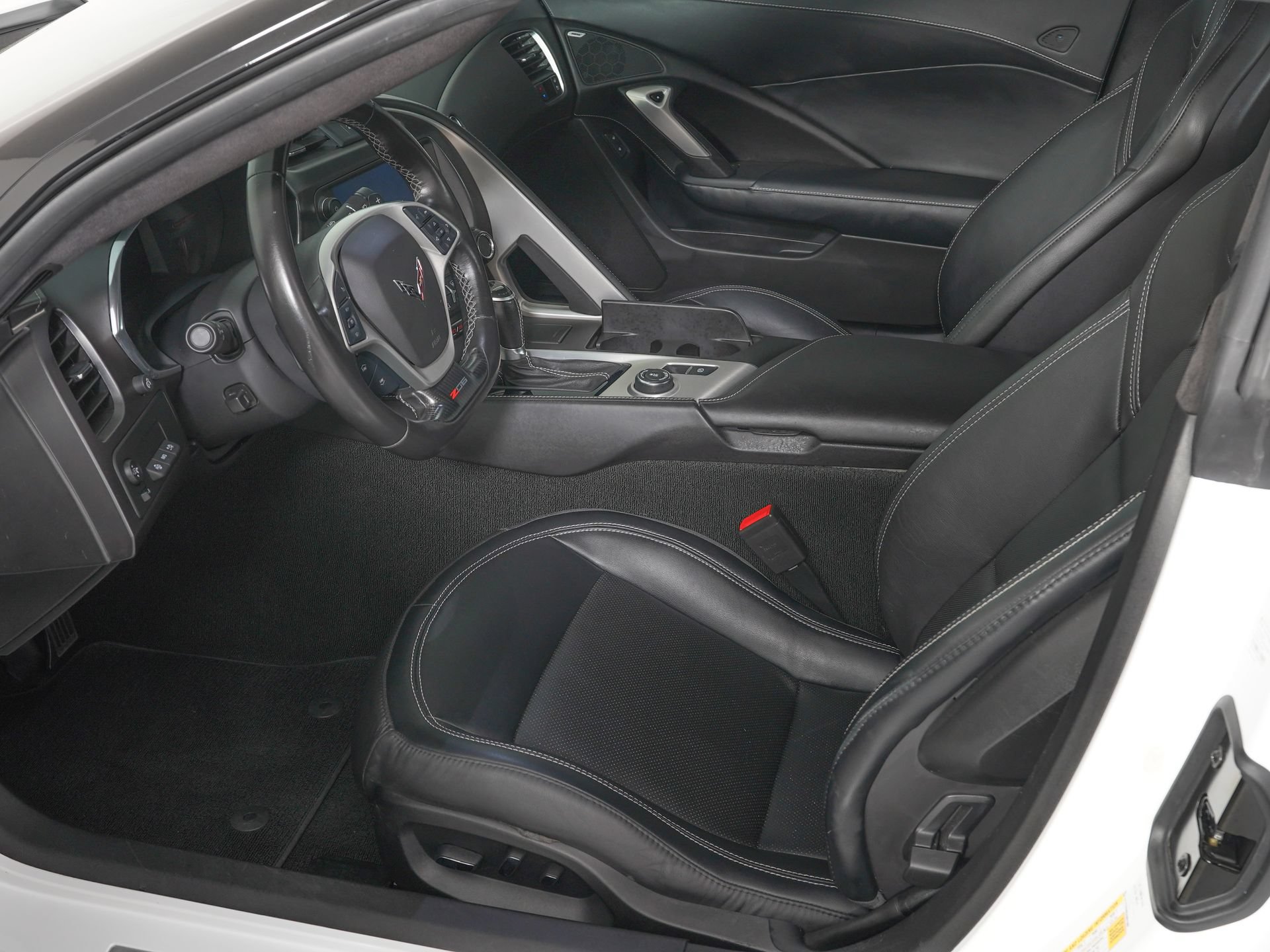 Used 2018 Chevrolet Corvette Z06 RWD image 10