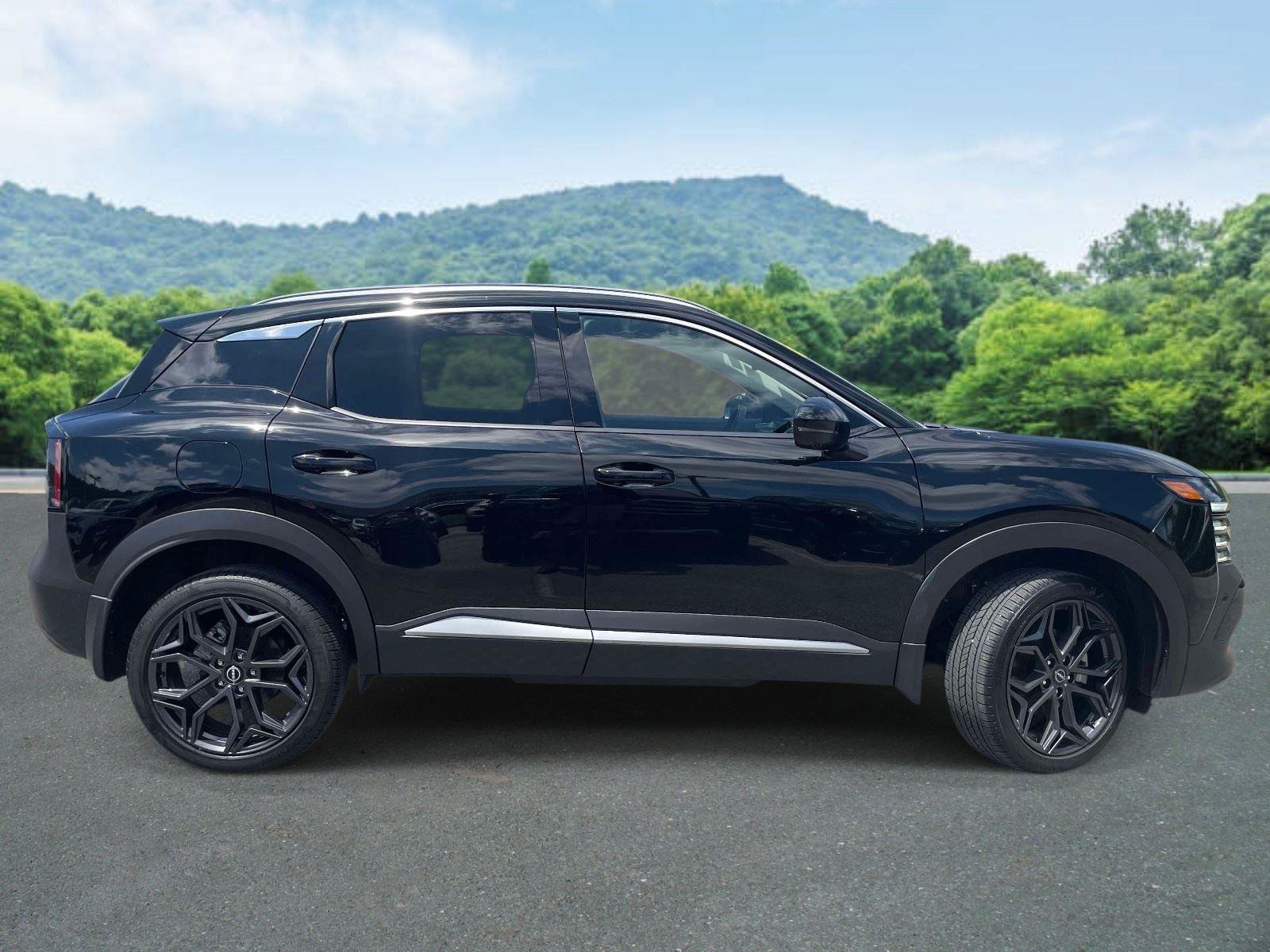 Used 2025 Nissan Kicks SR FWD image 21