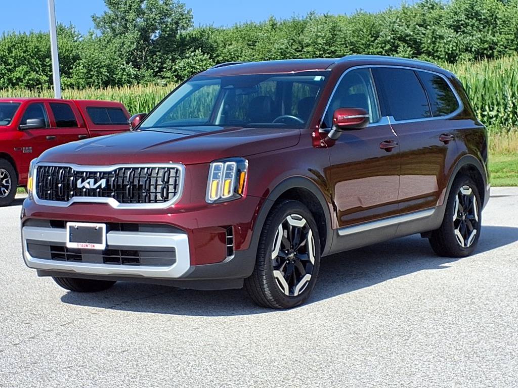 Used 2024 Kia Telluride EX w/ EX Captain's Chair Package image 32