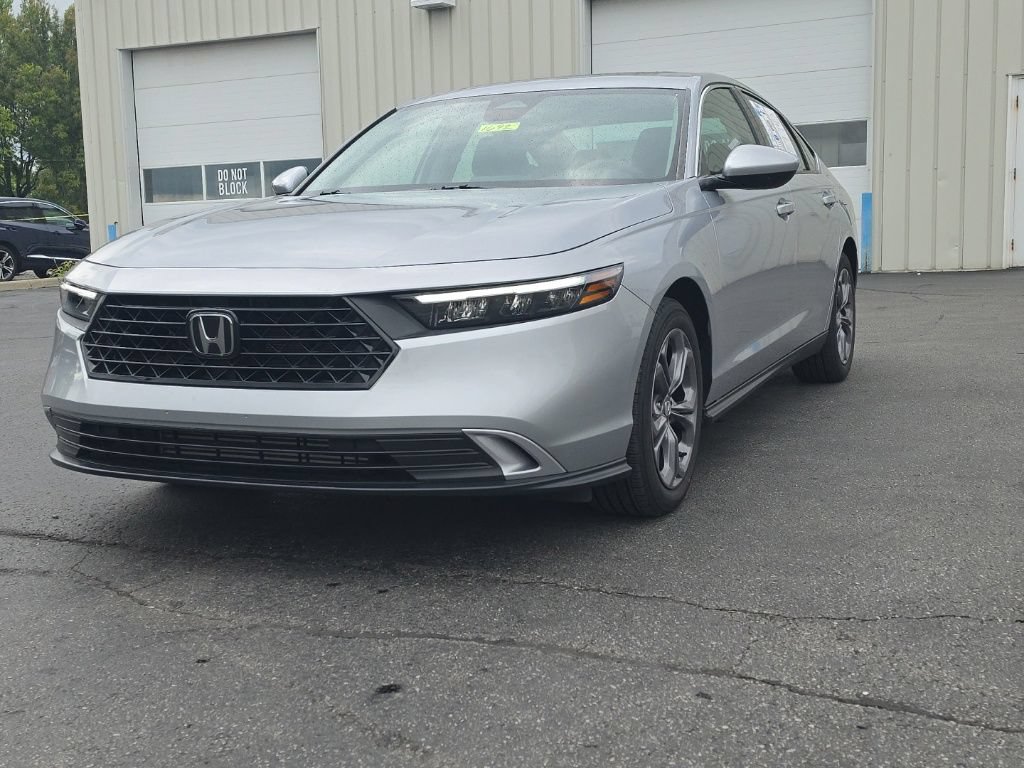 Certified 2023 Honda Accord EX image 3