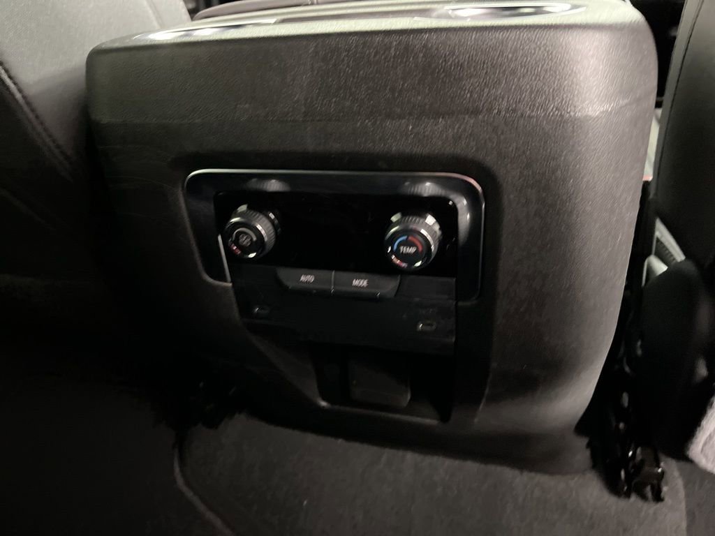 New 2026 Chevrolet Suburban LS image 17