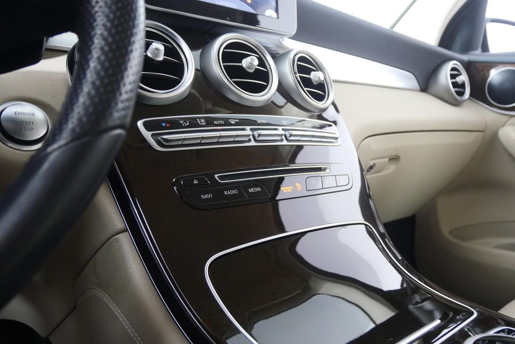 Used 2017 Mercedes-Benz GLC 300 4MATIC image 22