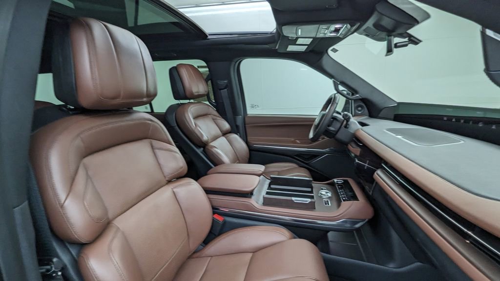 Used 2025 Lincoln Navigator Reserve image 43