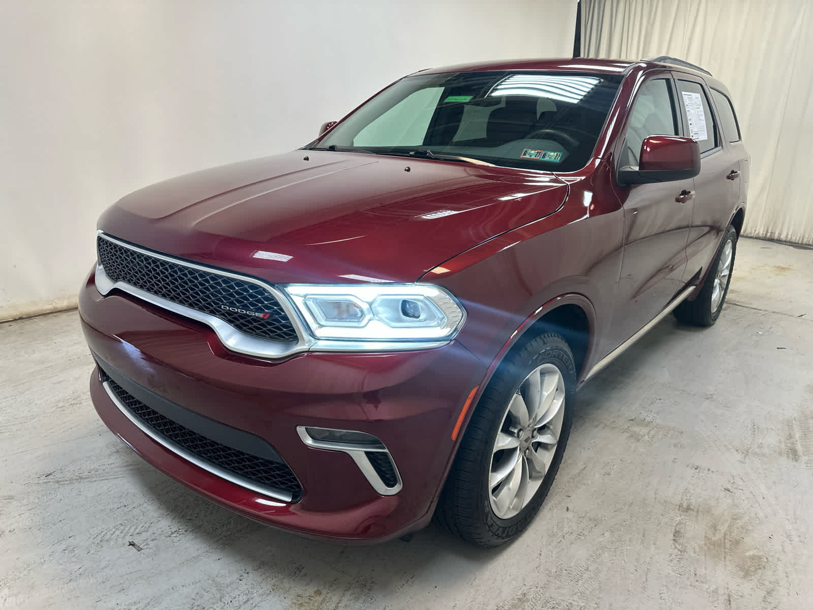 Used 2022 Dodge Durango SXT w/ Anodized Platinum Package AWD/4WD image 8