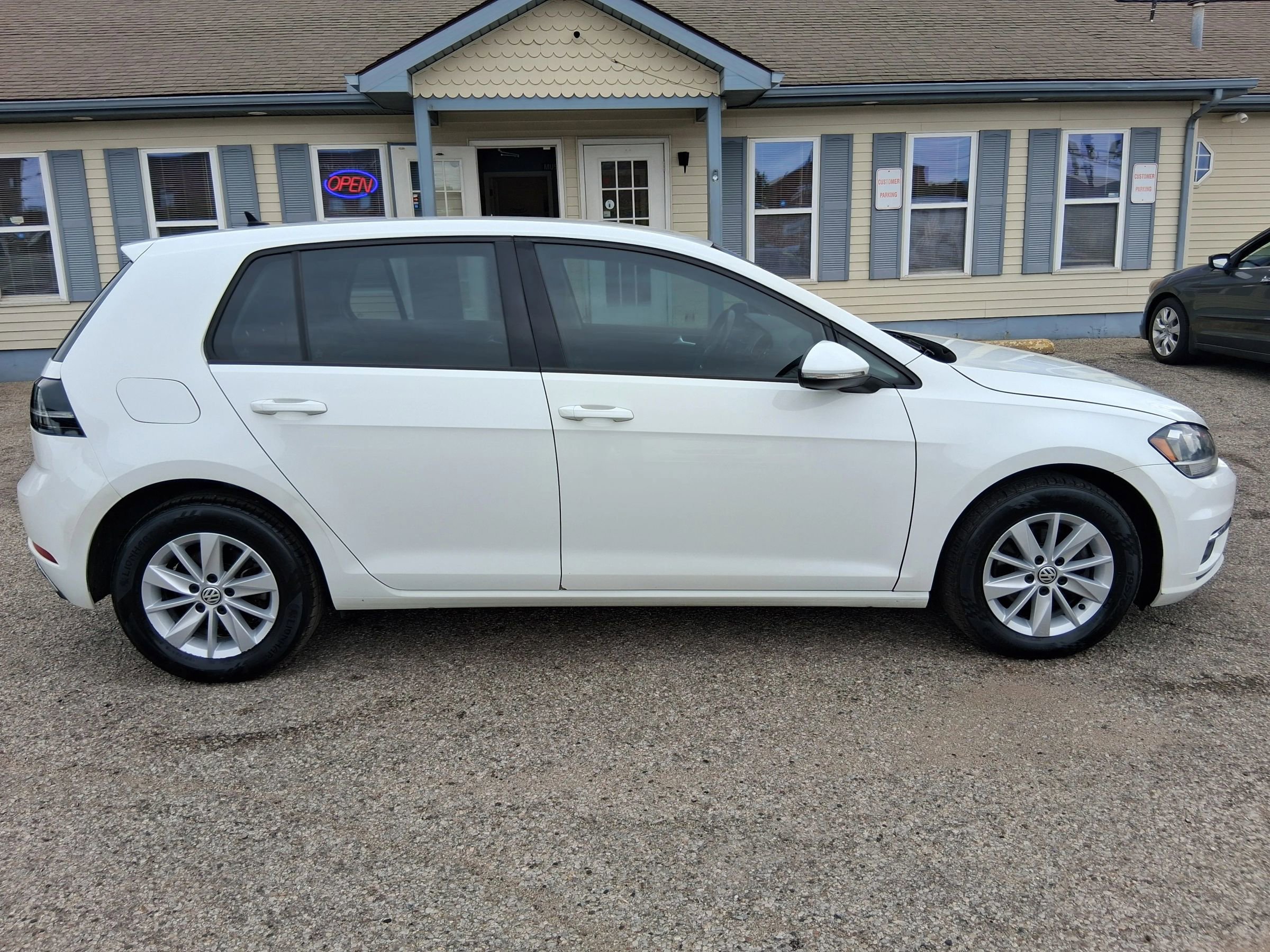 Used 2018 Volkswagen Golf S FWD image 10
