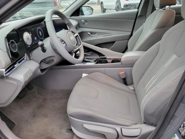 Used 2025 Hyundai Elantra SEL FWD image 8