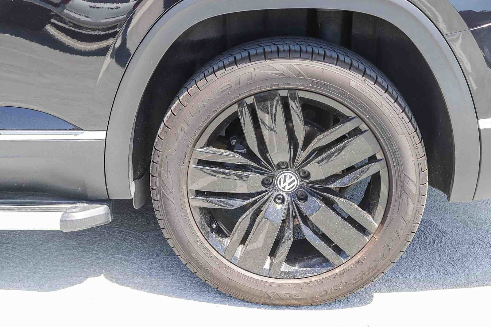 Used 2018 Volkswagen Atlas SEL Premium image 12