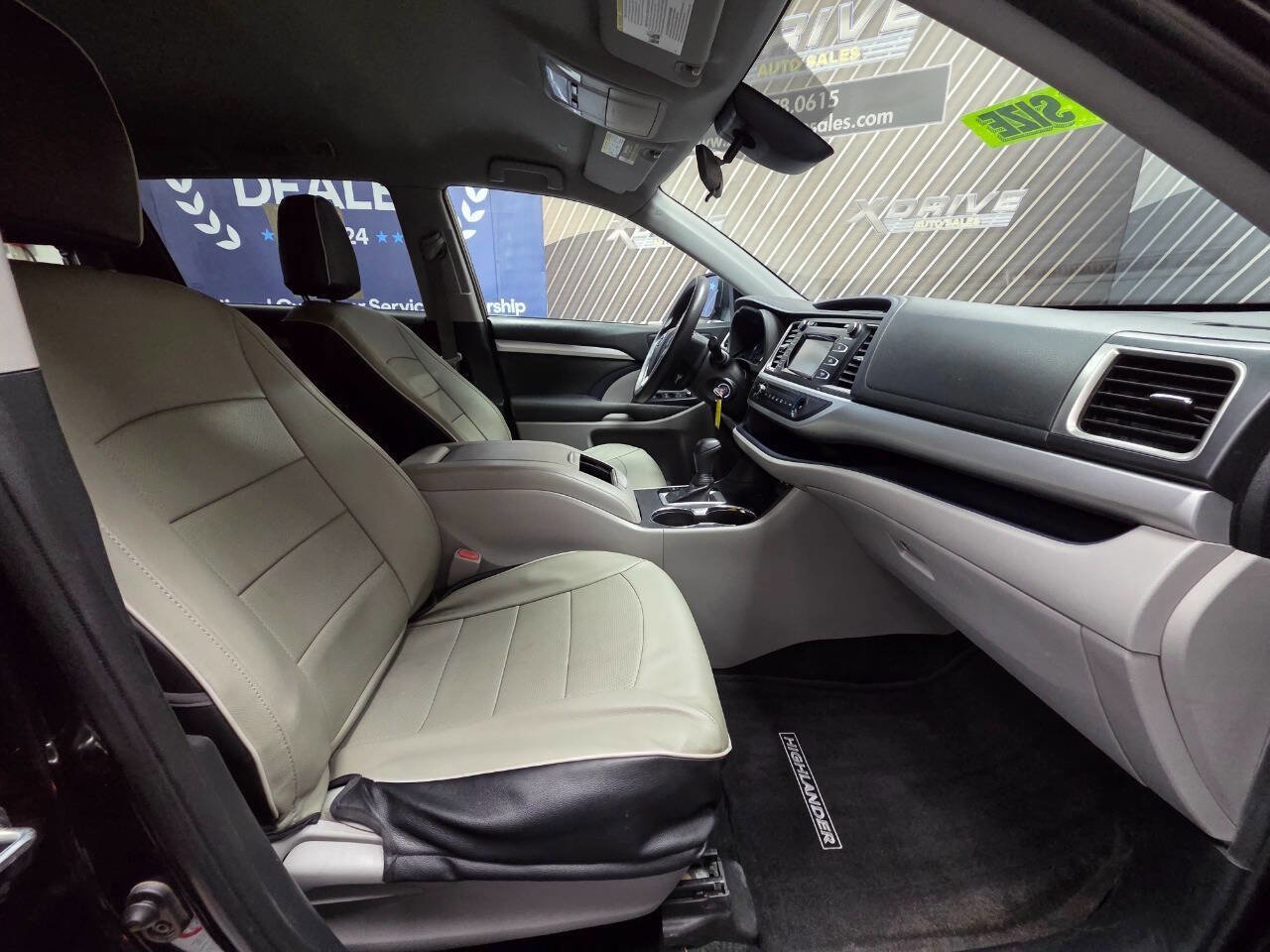 Used 2019 Toyota Highlander LE image 25