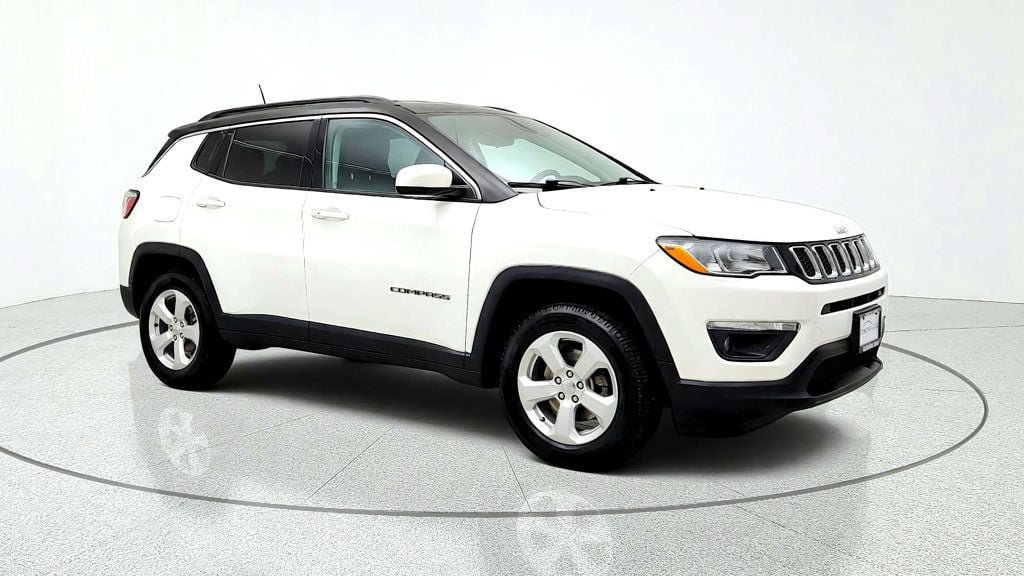 Used 2018 Jeep Compass Latitude AWD/4WD image 3