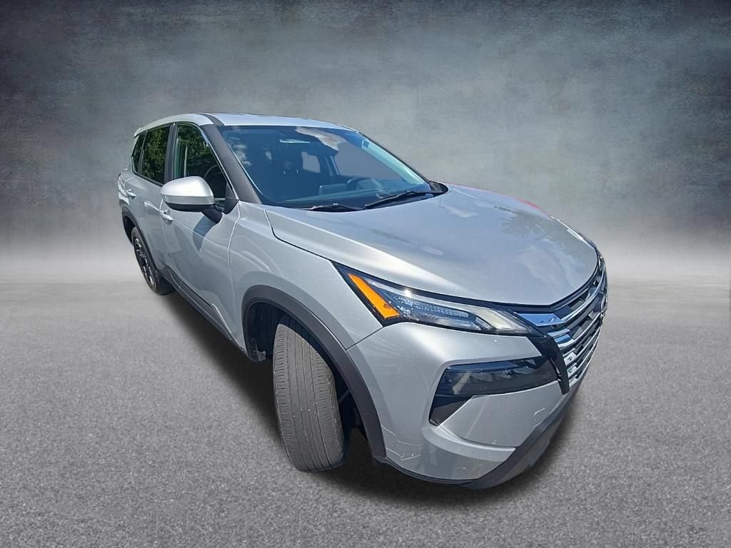 Used 2025 Nissan Rogue SV AWD/4WD image 2