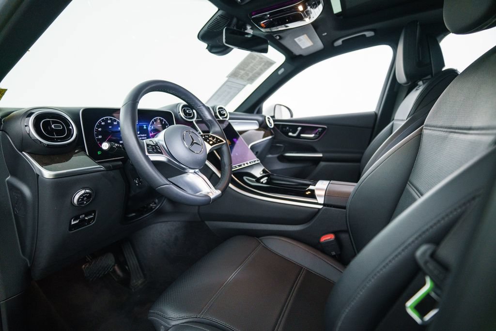 Certified 2025 Mercedes-Benz GLC 300 4MATIC image 4