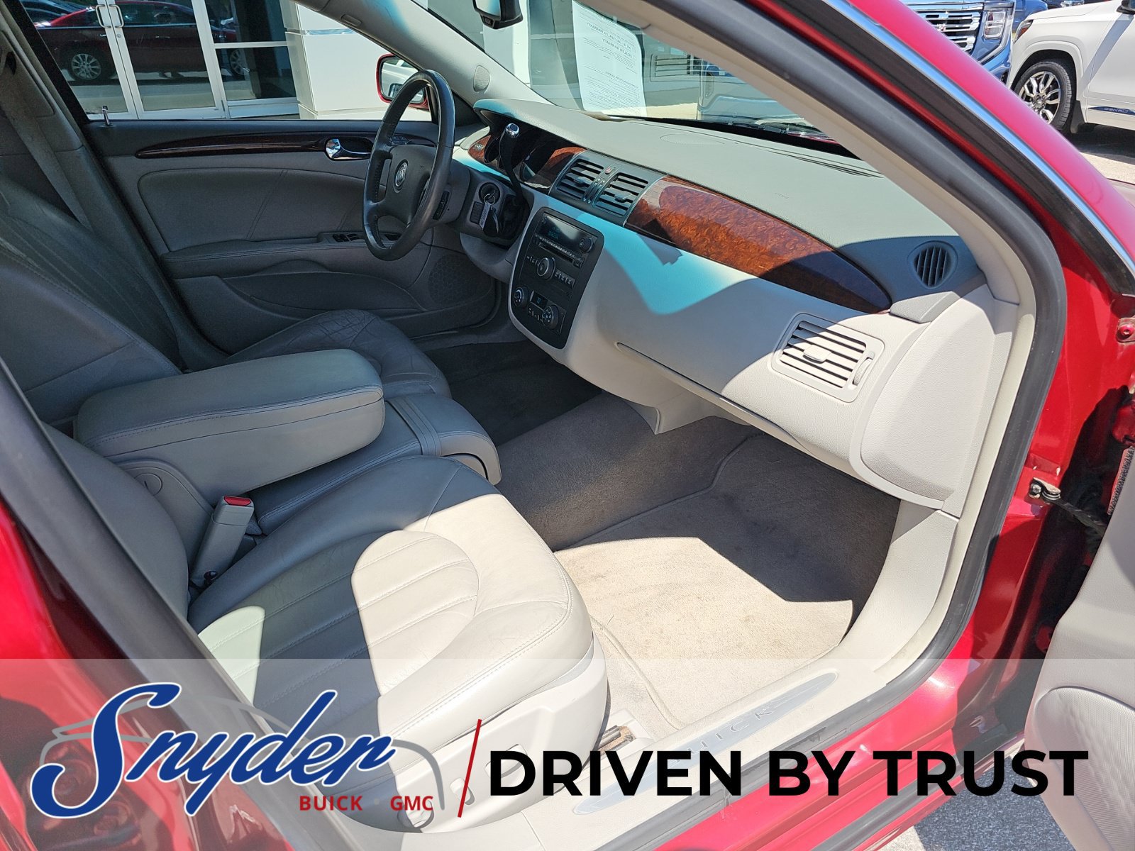 Used 2011 Buick Lucerne CXL FWD image 25