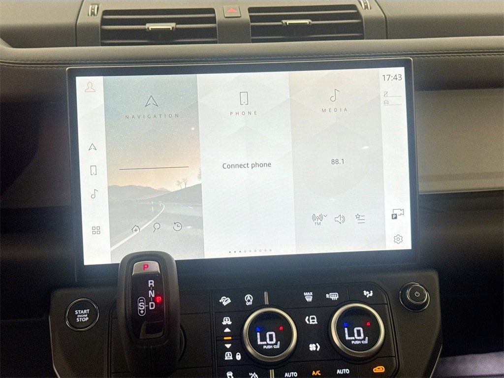 New 2026 Land Rover Defender 130 X-Dynamic SE image 14