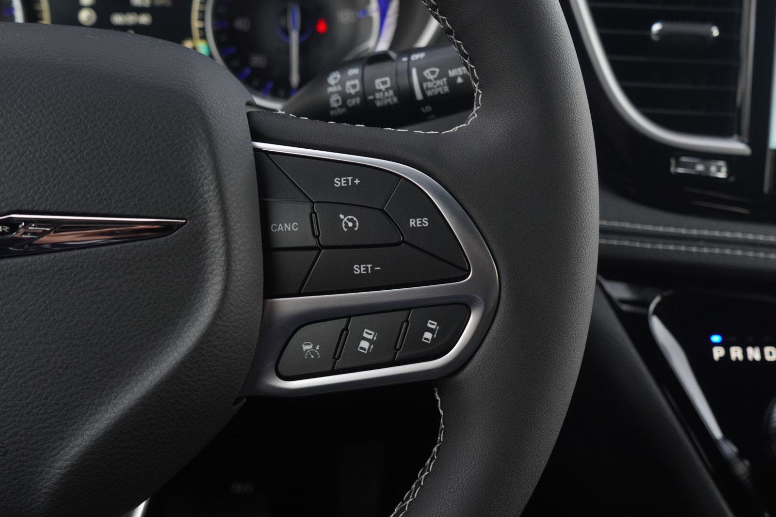 New 2026 Chrysler Pacifica Select image 8