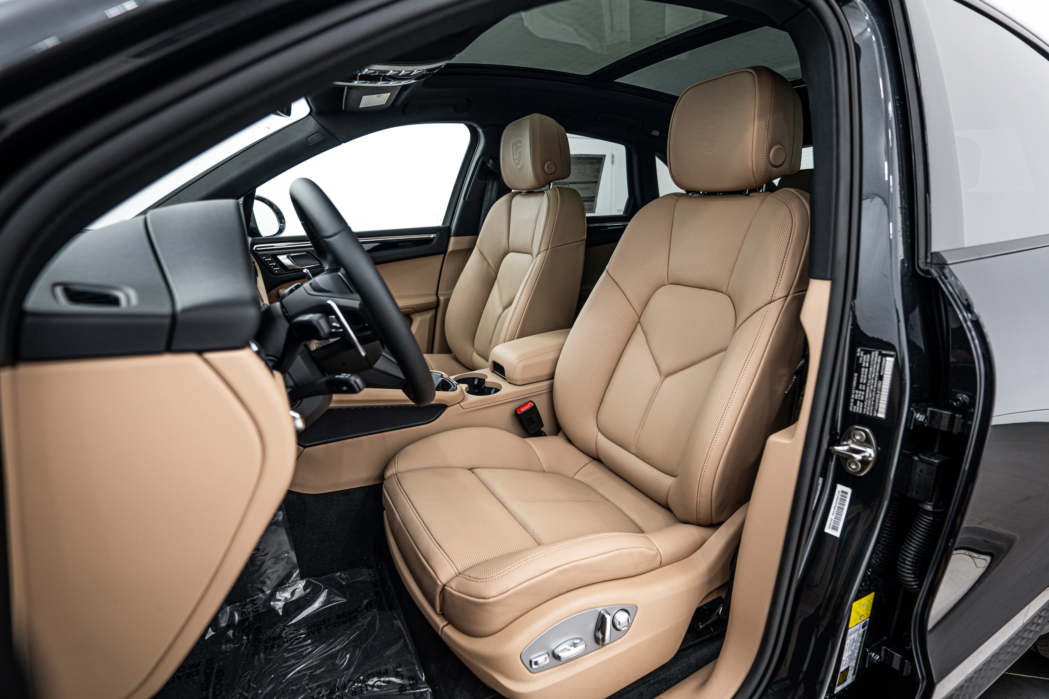 New 2025 Porsche Macan image 5