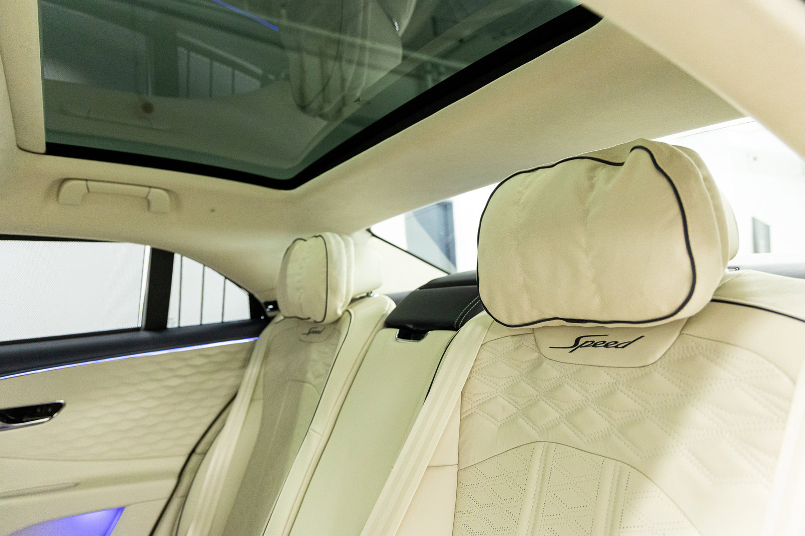 Certified 2025 Bentley Flying Spur Plug-In Hybrid AWD/4WD image 44