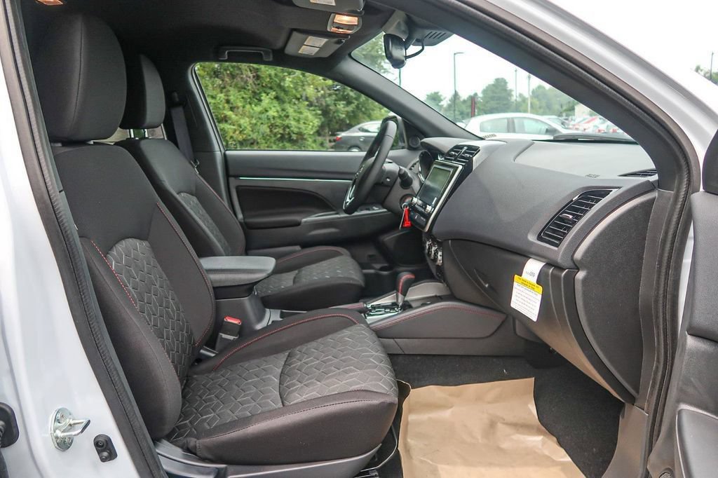 Used 2025 Mitsubishi Outlander Sport AWD image 17