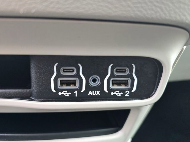 Certified 2024 Chrysler Pacifica Touring-L image 15