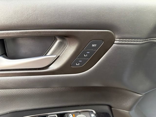 Certified 2025 Nissan Pathfinder Platinum AWD/4WD image 16