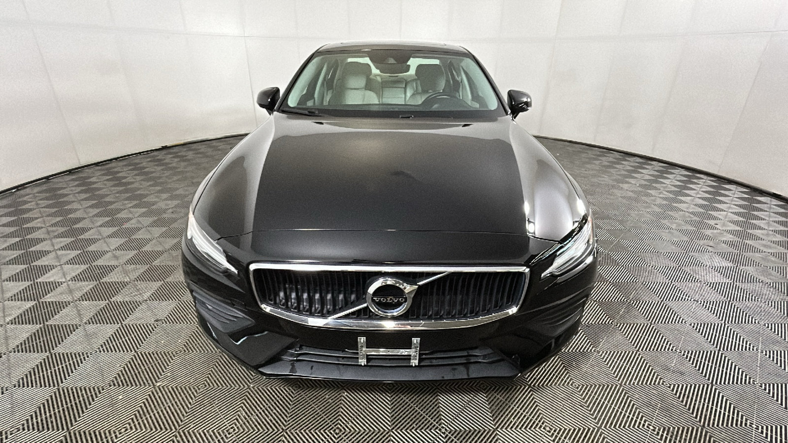 Used 2019 Volvo S60 T5 Momentum w/ Multimedia Package FWD image 8