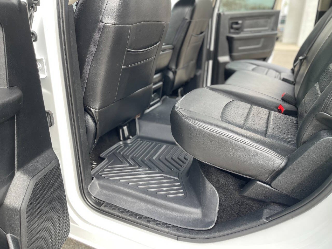Used 2015 RAM 2500 Tradesman w/ Chrome Appearance Group AWD/4WD image 34