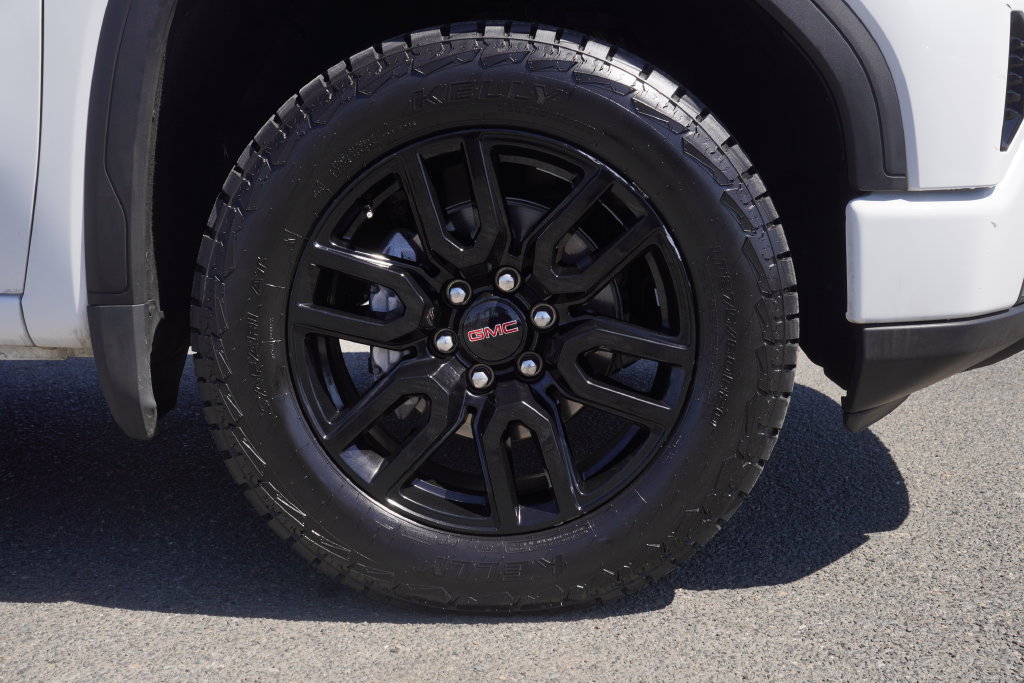 Used 2023 GMC Sierra 1500 Elevation w/ X31 Off-Road Package AWD/4WD image 11
