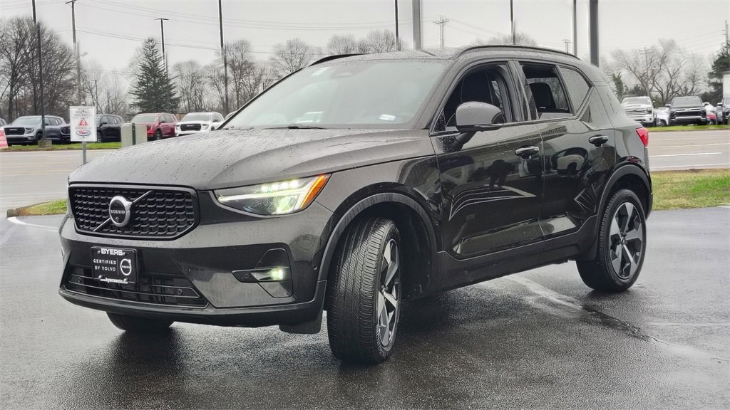 Used 2025 Volvo XC40 B5 Plus image 6